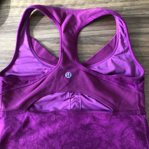 Two Lululemon Tank sz 4 scoop neck and sweetheart - Picture 8 of 8